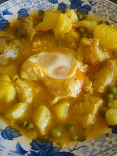 Una foto de Patatas con bacalao y huevos