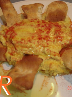 Una foto de Hummus con su bastón de comino