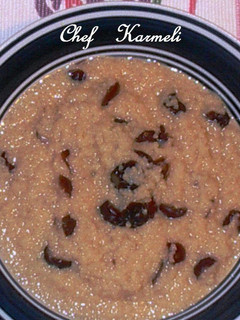 Una foto de Cous cous con dulce de leche y arándanos
