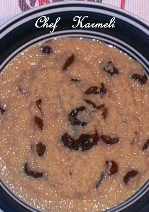 Una foto de Cous cous con dulce de leche y arándanos