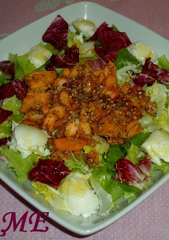 Una foto de Ensalada de salmón fresco marinado y mozzarella de búfala