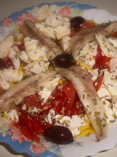 Una foto de Ensalada fresca con boquerones anchoados