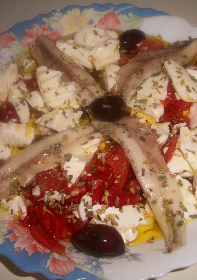 Una foto de Ensalada fresca con boquerones anchoados