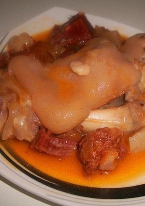 Una foto de Manos de cerdo picantes a la murciana