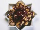 Profiteroles con chocolate y nata