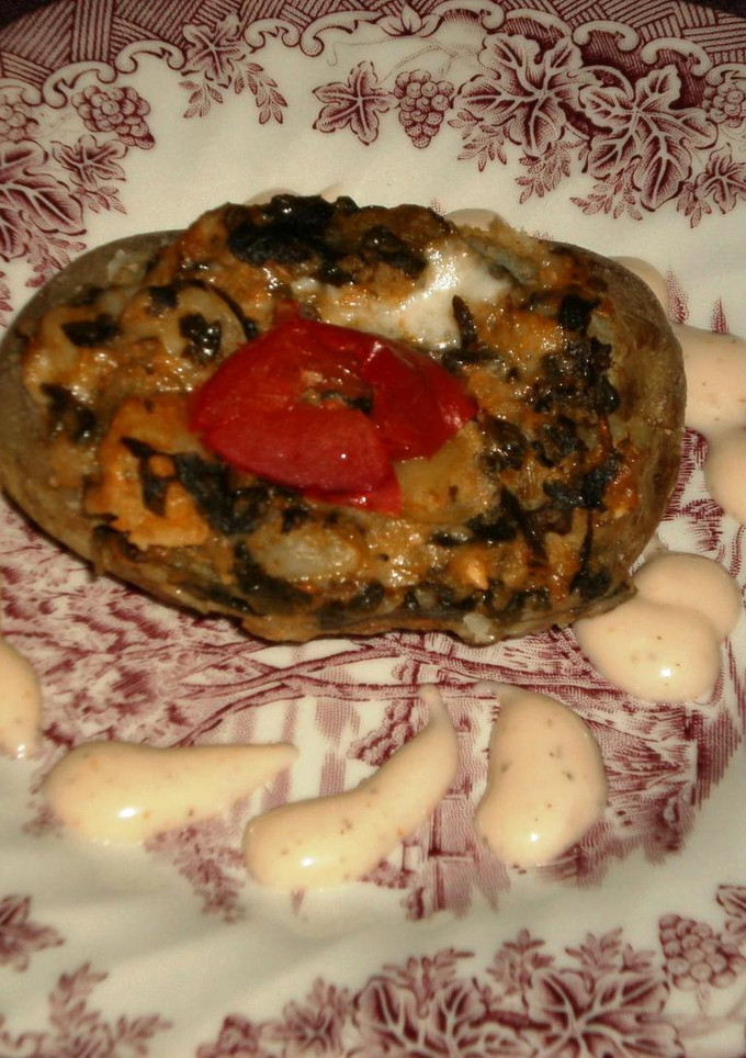 Una foto de Boniatos o patatas rellenas de judías italianas con espinacas en microondas