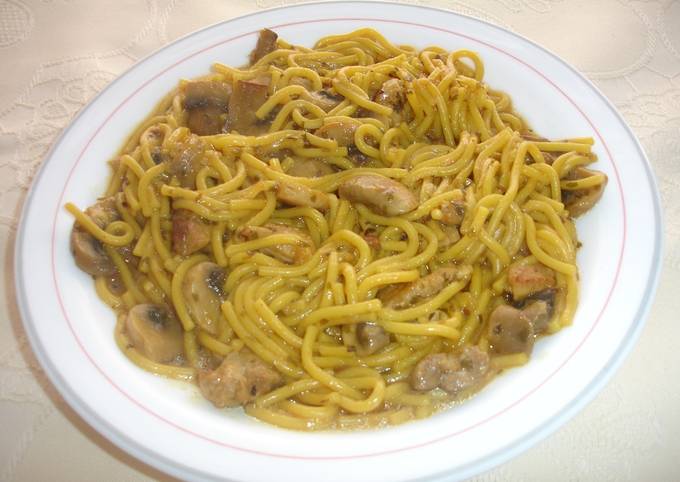 Foto principal de Espaguetis con champiñones y finas hierbas
