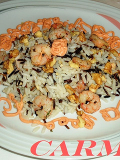 Una foto de Arroz salvaje con gambas y nueces