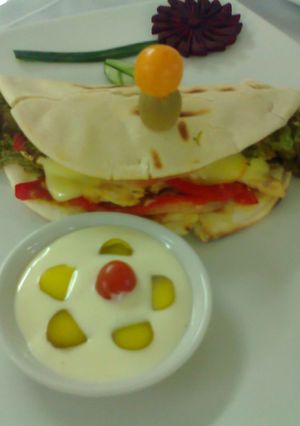 Una foto de Sándwich con pan pita