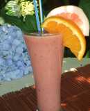Batido de moras con pomelo, naranja y te blanco
