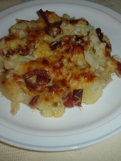 Una foto de Coliflor gratinada con bechamel y jamón serrano