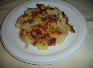 Foto principal de Coliflor gratinada con bechamel y jamón serrano