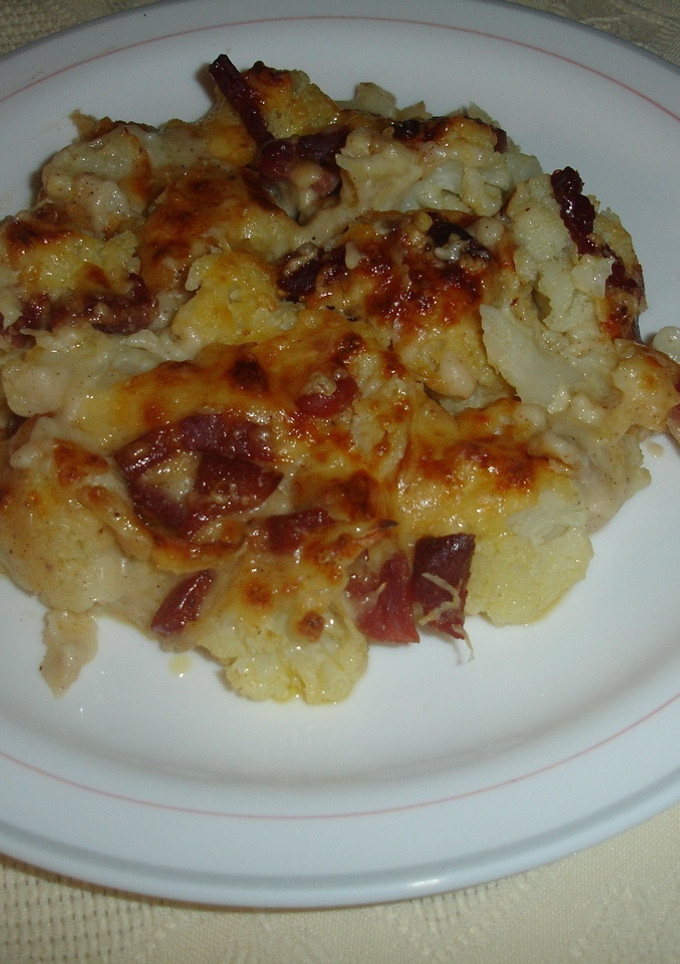 Una foto de Coliflor gratinada con bechamel y jamón serrano
