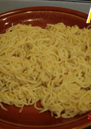 Una foto de Fideos chinos con especias 