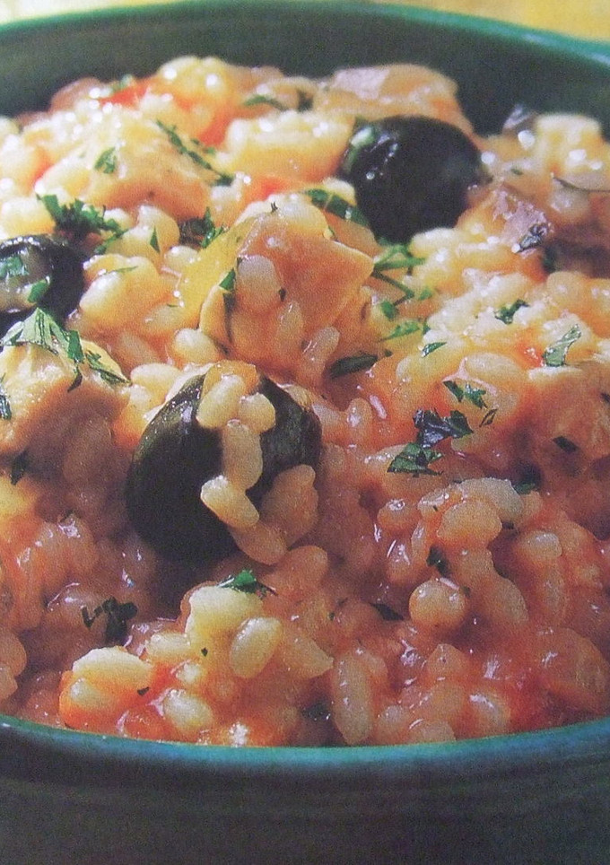 Una foto de Arroz meloso con bacalao y aceitunas negras