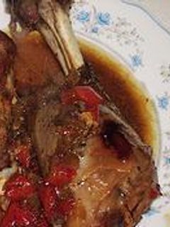 Una foto de CORDERO ASADO