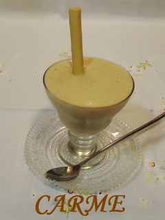 Una foto de Mousse de plátano y albaricoques
