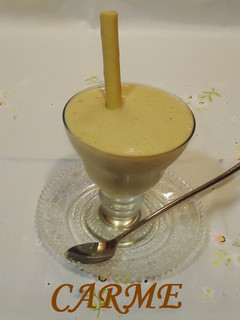 Una foto de Mousse de plátano y albaricoques