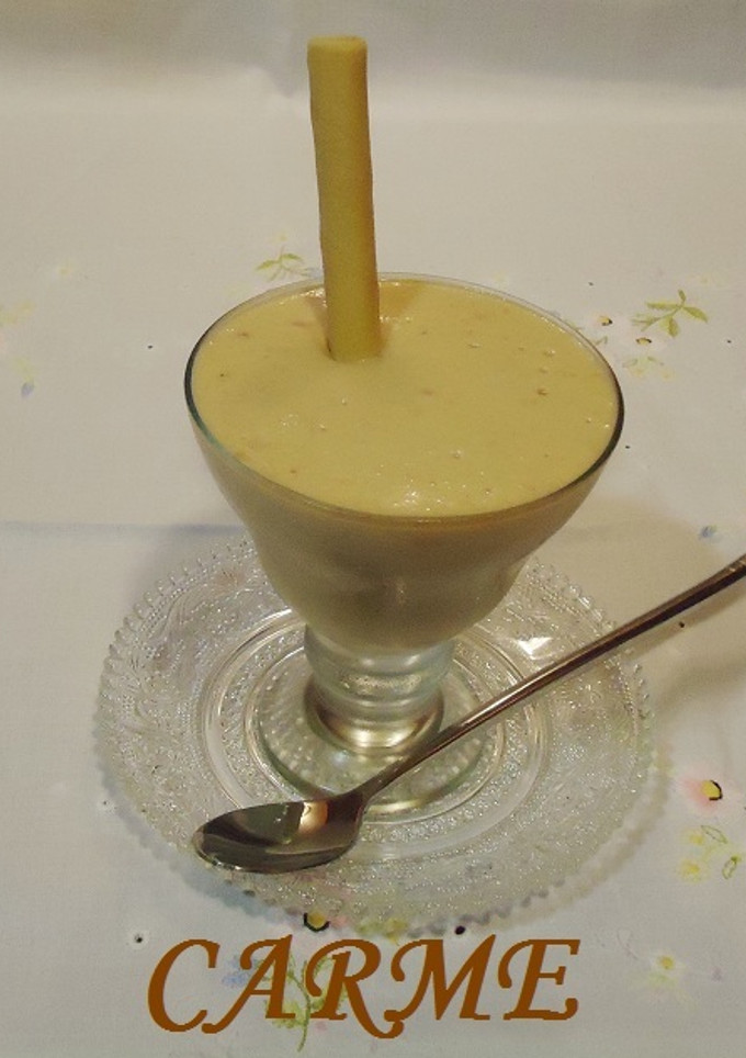 Una foto de Mousse de plátano y albaricoques