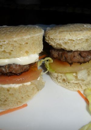 Una foto de Mini hamburguesas caseras para copetín