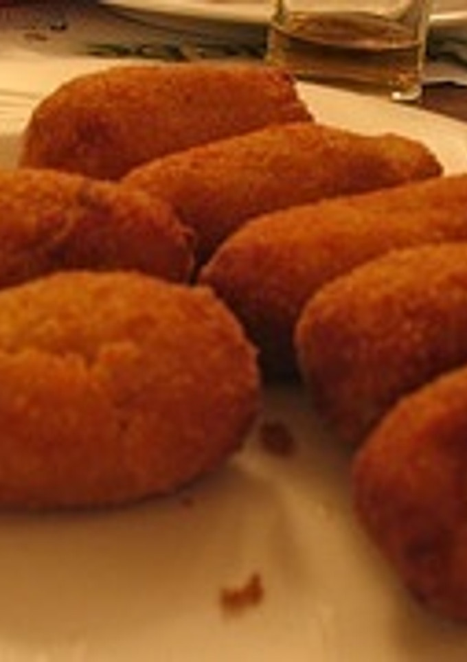 Una foto de Croquetas caseras de jamón y pollo