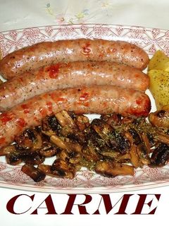 Una foto de Butifarras al horno con champiñones y patatas