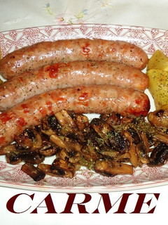 Una foto de Butifarras al horno con champiñones y patatas