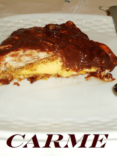 Una foto de Pastel fresco de tres colores y sabores