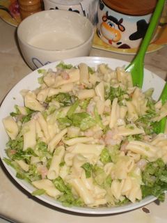 Una foto de Ensalada de pasta con salsa de mahonesa