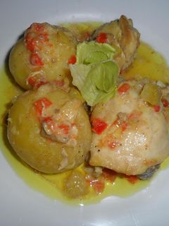 Una foto de Pollo con verduras y patatas en salsa de curry