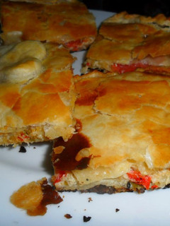 Foto principal de Tarta jugosa de bonito con tomates al orégano