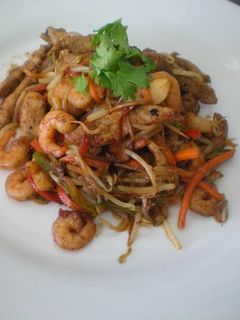 Una foto de Chop suey mixto de carne y verduras