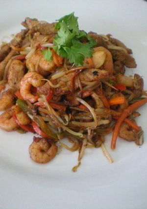 Una foto de Chop suey mixto de carne y verduras