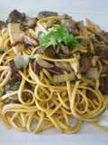 Chaw mien de ternera pack choi shiitake y bambu