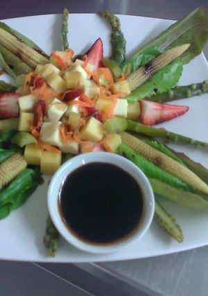 Una foto de Ensalada con quesos y fresas