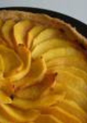 Una foto de Tarta de manzana con mermelada de frambuesa