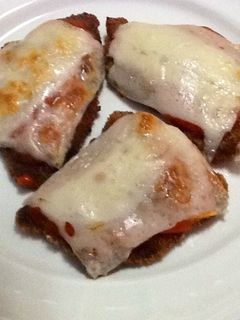 Una foto de Milanesa casera napolitana