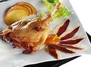 Una foto de Muslo de pato con salsa de manzana