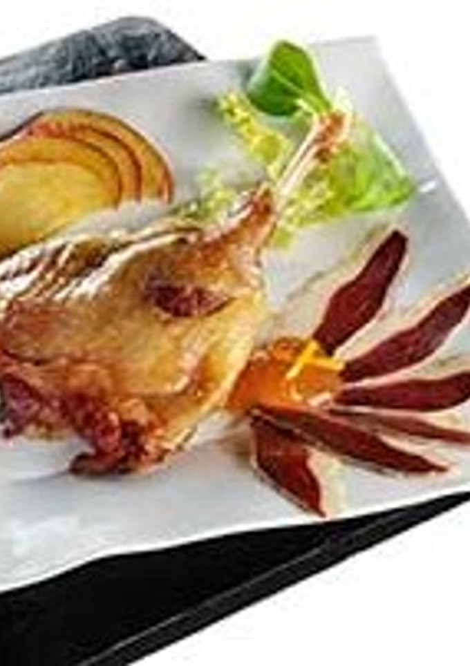 Una foto de Muslo de pato con salsa de manzana