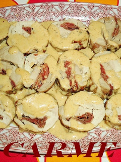 Una foto de Solomillo de cerdo relleno de jamón ibérico y queso