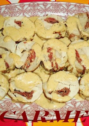 Una foto de Solomillo de cerdo relleno de jamón ibérico y queso