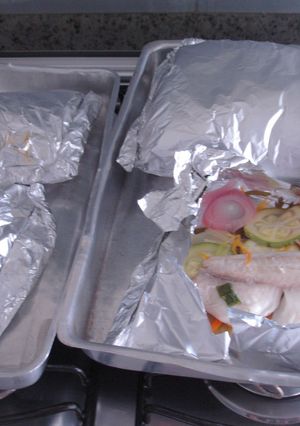 Una foto de Peixe no papillote