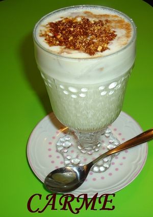 Una foto de Batido de yogurt con nueces