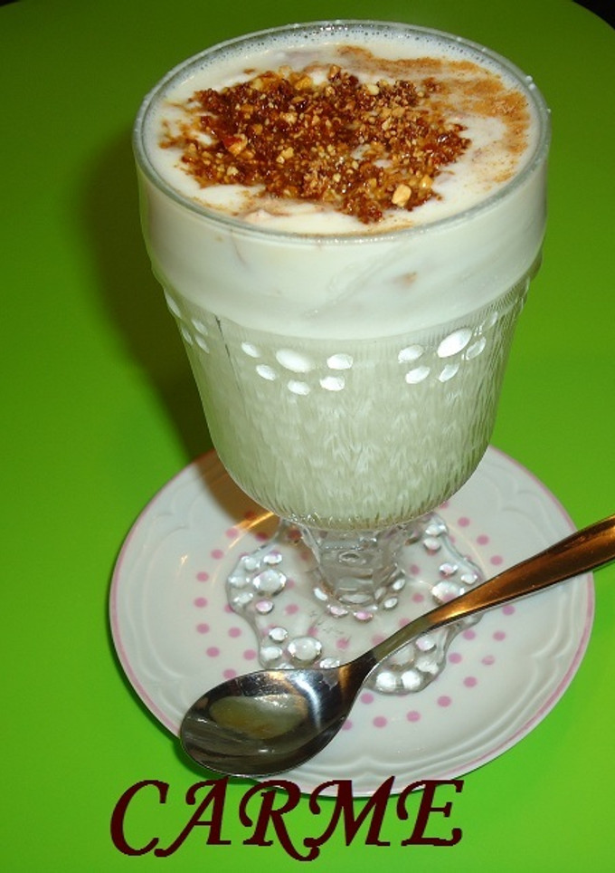 Una foto de Batido de yogurt con nueces