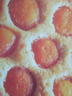 Una foto de Tarta almendrada de albaricoques