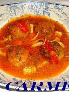 Una foto de Albondigas con sepia y vino rancio