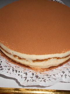 Una foto de Torta fría de dulce de leche y nuez