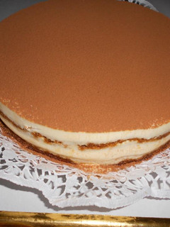 Una foto de Torta fría de dulce de leche y nuez