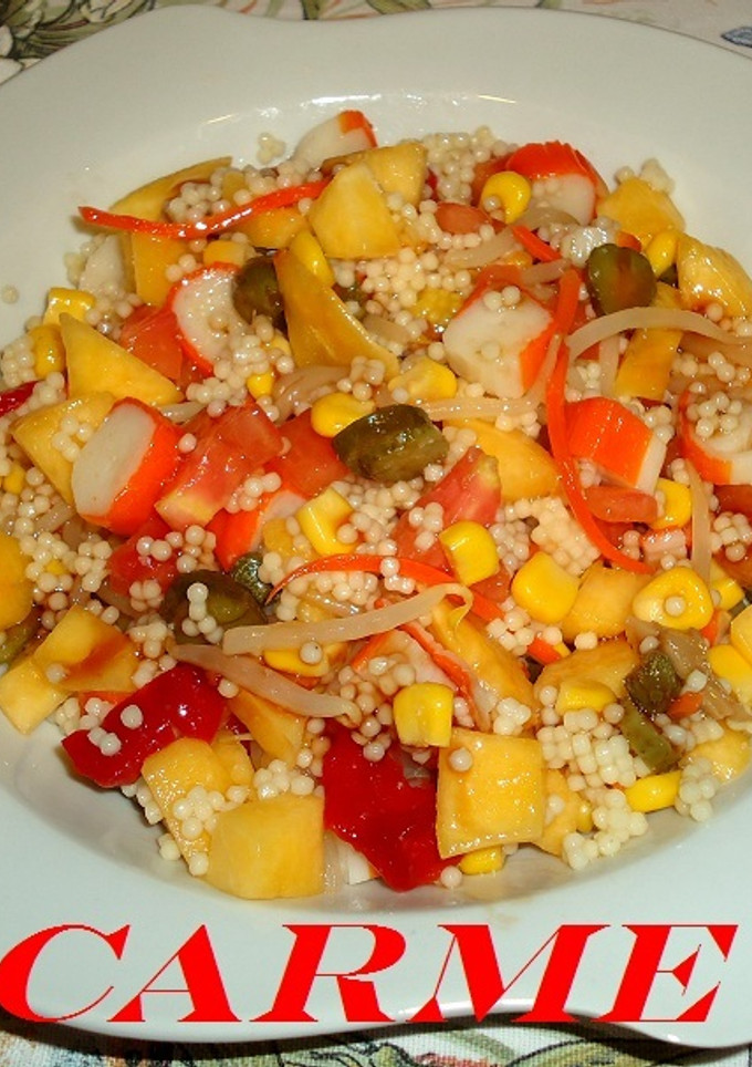 Una foto de Ensalada de sémola y palitos de cangrejo