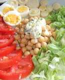 Ensalada de garbanzos con palmitos y mayonesa de albahaca